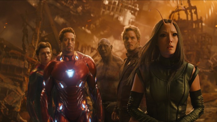 Psychologie: Teure Blockbuster wie "Avengers: Infinity War" aus dem Jahr 2018 kommen bei Kritikern im Kino besser weg als als daheim auf dem Sofa.