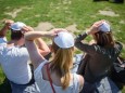 Freiwillige verteilen Kippot in Berliner Parks