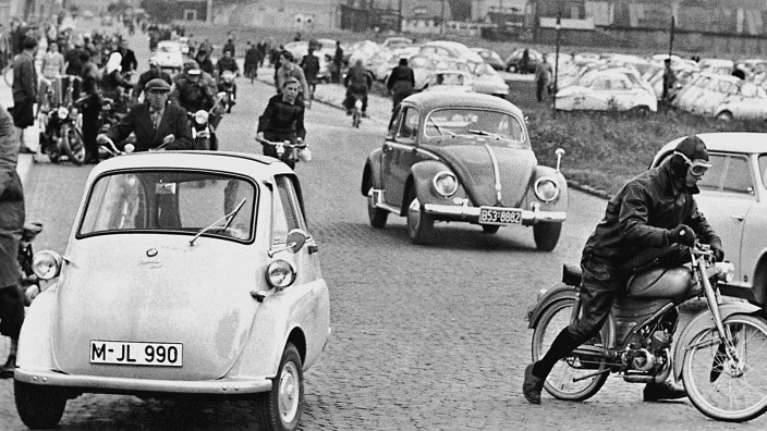Betriebschluss bei BMW in München, 1957