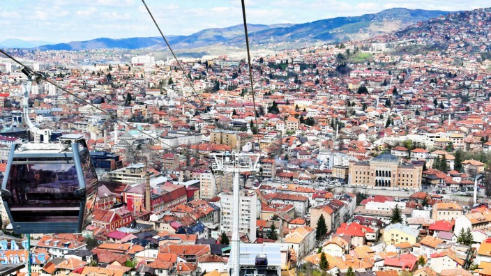 Ehemaliges Jugoslawien: Als wäre nichts gewesen: Blick auf Sarajevo von einer neu gebauten Seilbahn aus.