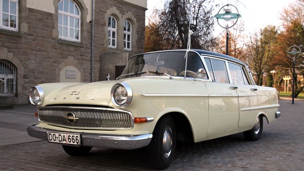 Blech der Woche (44): Opel Kapitän PL: Der Opel Kapitän - eine repräsentative Limousine mit Panoramascheiben und Heckflossen.