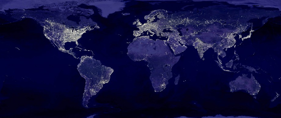 SZ-Serie: Das Anthropozän: Die Welt bei Nacht: So ungleich verteilt wie hier die Lichtquellen sind auch Ressourcenverbrauch und CO₂-Ausstoß. Doch mit den Folgen müssen alle leben.