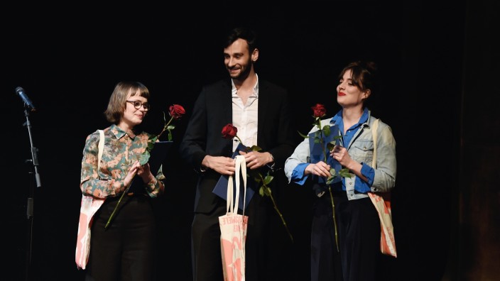 Theater: Caren Jess erhält die Residency, Danijel Szeredy den Förderpreis, und der Publikumspreis geht an Anna Gschnitzer (von links).