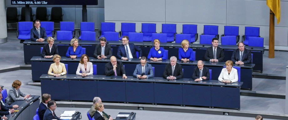 Die neue Bundesregierung von Bundeskanzlerin Angela Merkel CDU auf der Regierungsbank Berlin 14