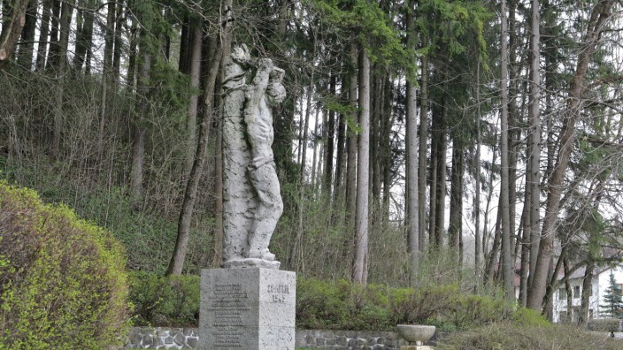 77 Jahre danach: Dieses Denkmal "An der Freiheit" erinnert an die Opfer der Penzberger Mordnacht. Traditionell hält dort die SPD eine Gedenkfeier ab, bei der in diesem Jahr Ortsvorsitzender Clemens Meikis und der frühere Bundestagsabgeordnete Klaus Barthel sprechen werden.
