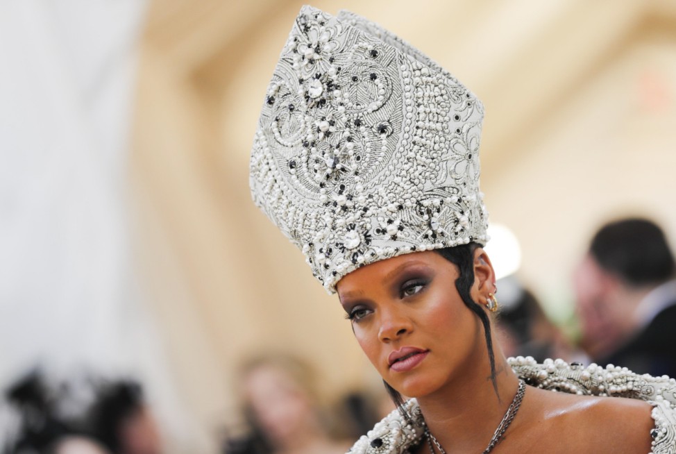 The Met Gala 2018 âÄHeavenly Bodies: Fashion and the Catholic ImaginationâÄ