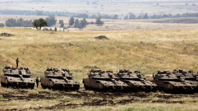 Atomabkommen mit Iran: Israelische Panzer am 10. Mai auf den Golan-Höhen - in der Nacht zum Donnerstag hatten sich Israel und Iran gegenseitig angegriffen.