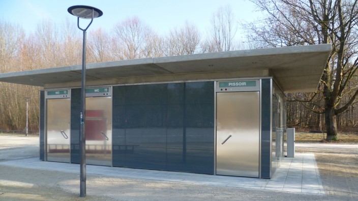 Toilettenanlage an der Flosslände; eine baugleiche Anlage soll im Maßmannpark enstehen. Pressefote des städtischen Baureferats.