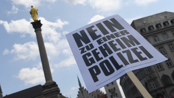 Demonstration gegen das neue bayerische Polizeiaufgabengesetz in München im Frühling 2018.