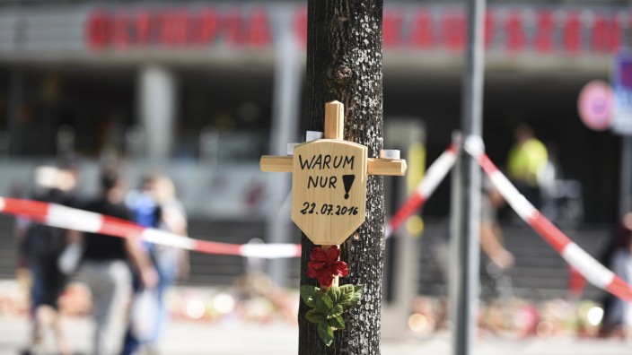 Gedenkort für die Opfer des Anschlags vor dem Olympia-Einkaufszentrum in München