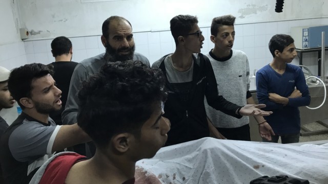der tote Yazan Tobar in der Leichenhalle des Shifa-Krankenhauses