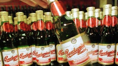 Markenstreit: Alte Werbung belegt: Das böhmische Budweiser-Bier wird schon lang in Deutschland und Österreich verkauft.