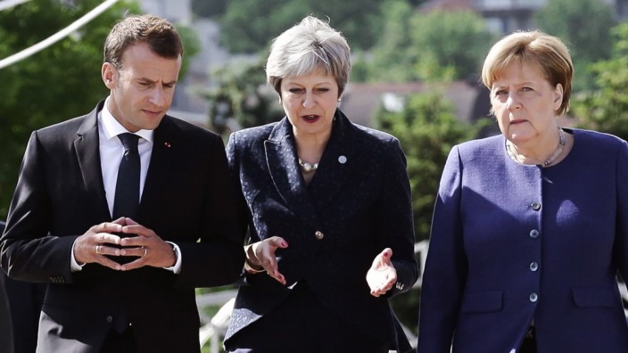 Europa gegen Trump: Zeigten sich vor dem EU-Gipfel in Sofia demonstrativ einig und vergnügt (von links): Frankreichs Staatschef Emmanuel Macron, die britische Premierministerin Theresa May und Bundeskanzlerin Angela Merkel.