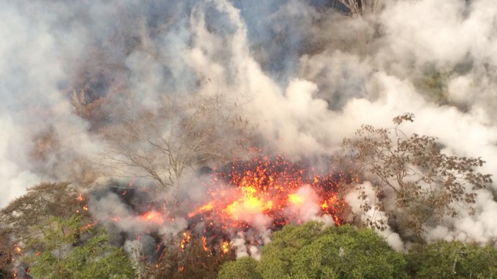 Hawaii volcano erupts, spewing lava and prompting thousands to flee