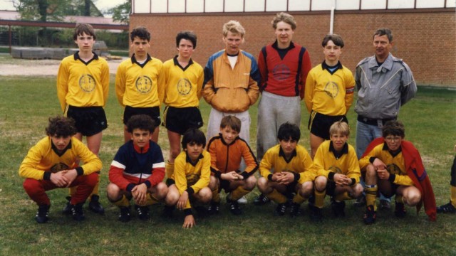 DFB-Pokal-Finale: Niko Kovac als Junge bei seinem Stammverein SC Rapide Wedding - auf dem Teamfoto in der oberen Reihe als Zweiter von rechts.