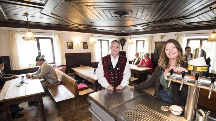 Pächterwechsel: Bei ihren Jobs in der Gastronomie lernten sie sich kennen: Nun haben Andreas Pröls und Kathleen Tallman den Gasthof Schreyegg übernommen.