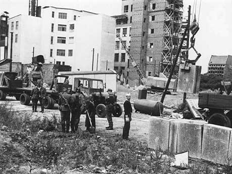 60 Jahre BRD Bau Mauer Mauerbau Berlin Grenze Stacheldraht Westberlin Ostberlin