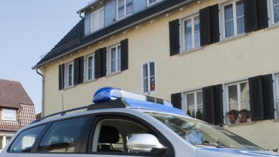 Vierfachmord von Eislingen: Die Ermittlungen am Tatort wurden abgeschlossen. Nun sollen Obduktion und Waffengutachten Licht ins Dunkel bringen.