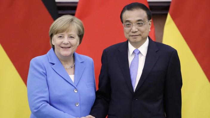 Merkel zu Besuch in China: Mit Regierungschef Li Keqiang spricht die Bundeskanzlerin auch schwierige Themen wie die Menschenrechtssituation in China an.