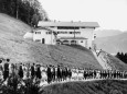 NS-Jungbauern mit ihren Mädchen vor dem Berghof auf dem Obersalzberg, 1937