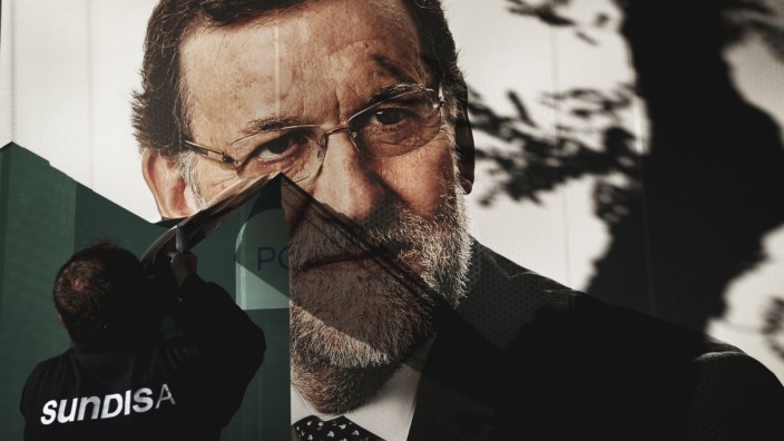 Spaniens Ministerpräsident Mariano Rajoy auf einem Plakat - nach einem Misstrauensvotum 2018 wurde der Regierungschef vom spanischen Parlament abgewählt.