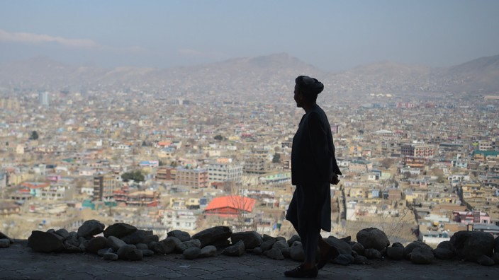 Bodenschätze in Afghanistan: Blick auf Kabul. Die radikal-islamischen Taliban haben die Stadt eingenommen. Die Wirtschaft liegt brach.
