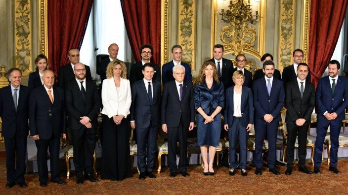Neue Regierung in Italien: Im zweiten Anlauf vereidigte Staatspräsident Sergio Mattarella am 1. Juni 2018 das neue Kabinett von Ministerpräsident Giuseppe Conte.