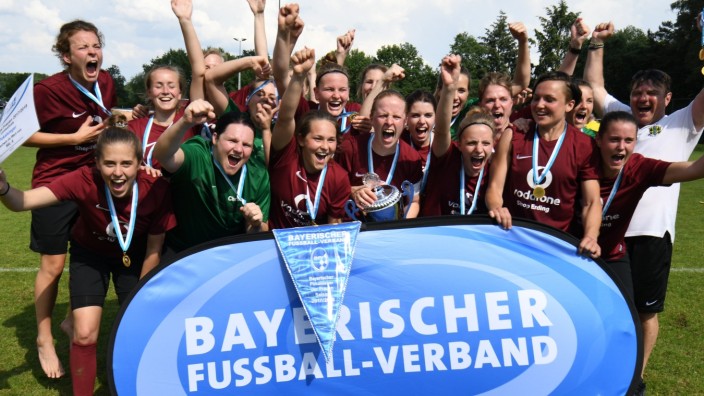 FC Forstern: Disziplin auf dem Spielfeld, überschäumende Freude nach dem Abpfiff: Die Fußballerinnen des FC Forstern sind bayerischer Pokalsieger.