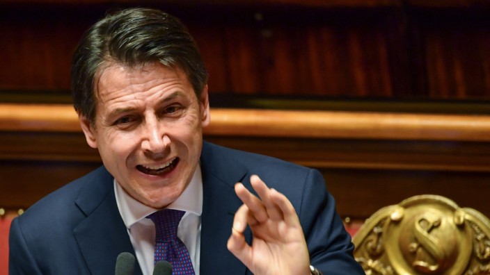 Italien Ministerpräsident Giuseppe Conte spricht 2018 im Senat in Rom bei seiner Antrittsrede - der neue Premier fordert tief greifende Reformen.