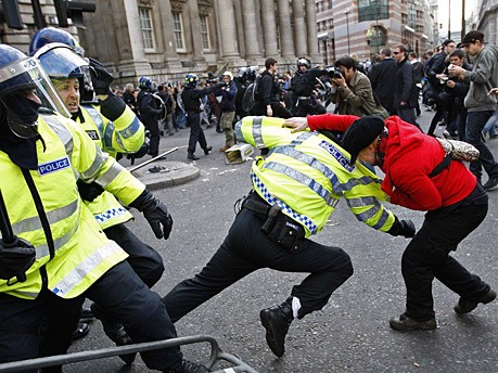 Protest vor der Bank von England, Foto: Reuters