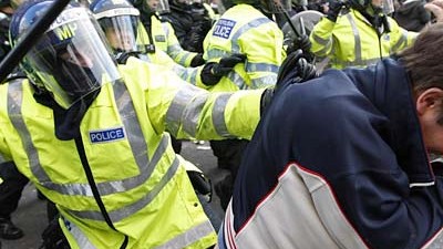 G-20-Gipfel: Schwere Krawalle begleiteten den Auftakt des G-20-Gipfel. Mehrere tausend Demonstranten sorgten für Unruhen in der Londoner City.