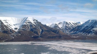 Unterwasserhänge im Nordmeer: Bereits vor Jahrtausenden gab es in Norwegen Unterwasserlawinen. Im Bild: der Ort Longyearbyen auf Spitzbergen.