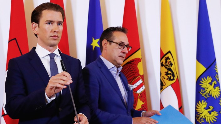 Austrian Chancellor Kurz and Vice Chancellor Strache attend a news conference in Vienna
