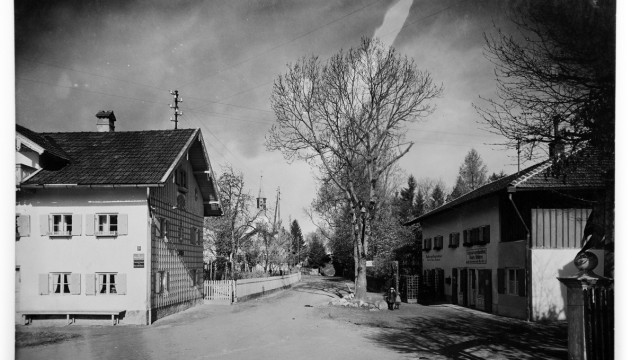 Der Oskar Maria-Graf Platz in Berg . Eine sehr frühe Aufnahme. 
Foto: Gemeindearchiv Berg