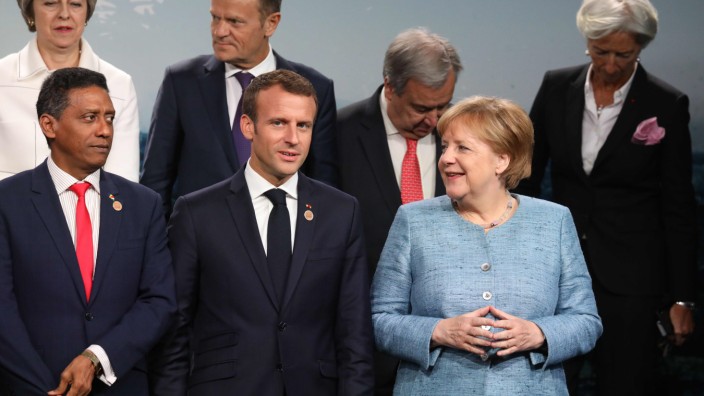 Bundeskanzlerin Angela Merkel und Frankreichs Präsident Emmanuel Macron beim G-7-Gipfel in Kanada.