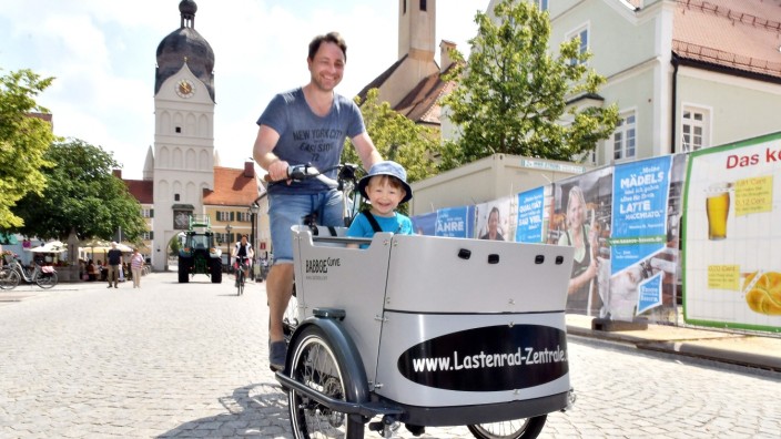 Lastenfahrräder in Freising: Bei einem Erdinger Mobiliätstag noch vor der Corona-Zeit konnte ein E-Bike Lastenrad ausprobiert werden. Jetzt schafft auch Freising solche Räder an.
