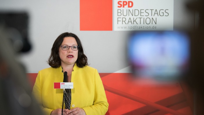 Die SPD-Vorsitzende Andrea Nahles spricht auf einer Pressekonferenz im Deutschen Bundestag vor einer Fraktionssitzung.