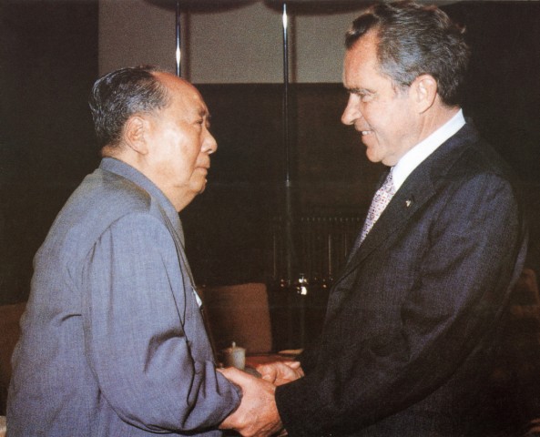 Richard Nixon und Mao Zedong 1972 in China