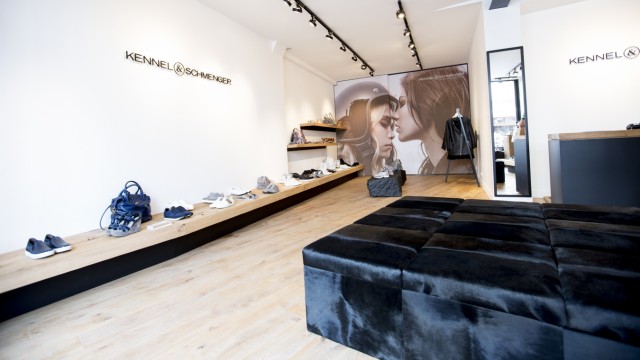 Schuhbranche: K&S nennt sich heutzutage Manufaktur, produziert Pumps, Ballerinas, Sneakers und Stiefel, hat elf sogenannte Concept-Stores in Deutschland.