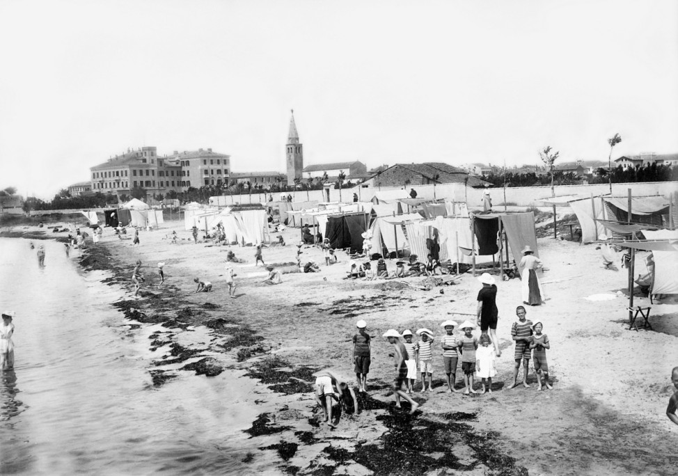 Strandleben in Grado, 1910