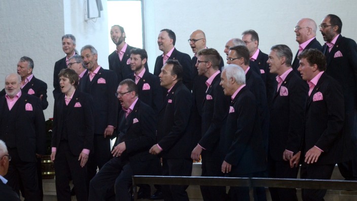 Konzert: Präzision, Charme und jede Menge Witz: der Barbershop-Chor "Herrenbesuch" in der Kirche Heilig Kreuz.