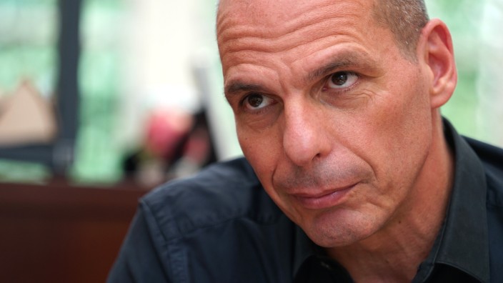 Yanis Varoufakis: Deutschland habe "immer mehr Geld gezahlt in schwarze Löcher", warnt Yanis Varoufakis.