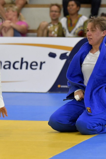Judo: Mit Schwung und Köpfchen: Großhaderns Lisa Dollinger besiegt ihre 40 Kilogramm schwere Gegnerin.
