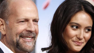 Promi-Hochzeit: Wieder unter der Haube: Bruce Willis mit seiner fast 25 Jahre jüngeren Ehefrau Emma Heming.