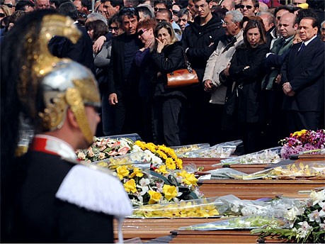 Trauerfeier in l'Aquila; AFP
