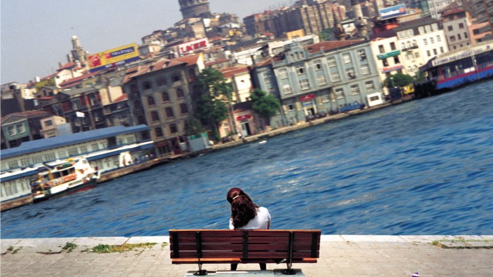 Ewige Kipplage am Bosporus: Aydan Murtezaoglus Werk "ohne Titel", 1999. Foto: Salt