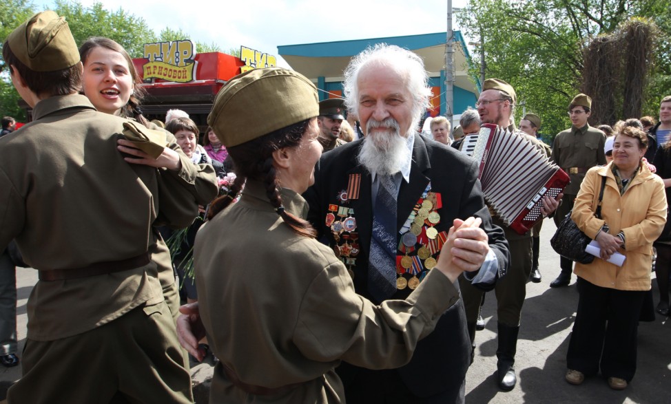 Russische Veteranen feiern in Moskau