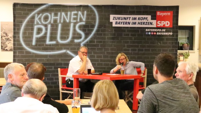 SPD-Spitzenkandidatin Natascha Kohnen im Gespräch mit niederbayerischen Genossen.