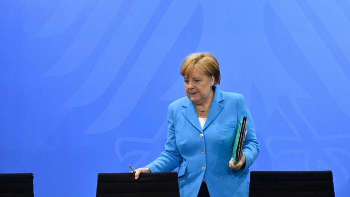 Asylpolitik: Merkel unter Druck: Die CSU stellt ein Ultimatum.