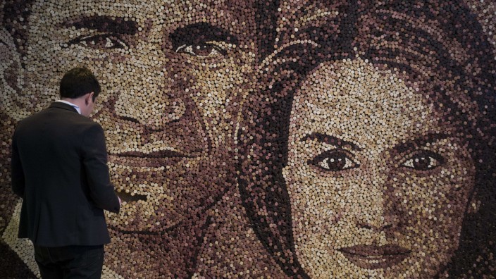 Genetik: Der Mensch - hier eine Darstellung des spanischen Königspaars Felipe und Letizia - ist nicht nur in der Kunst ein Mosaik.